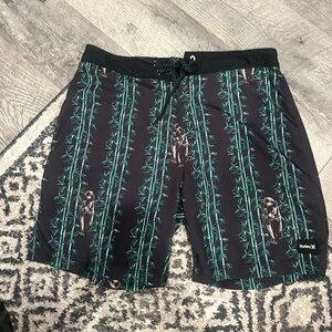 Hurley Phantom  31 waist